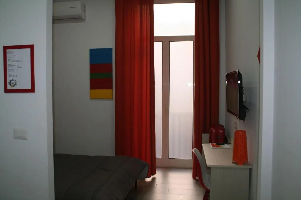 Room, B&B City Center, Naples
