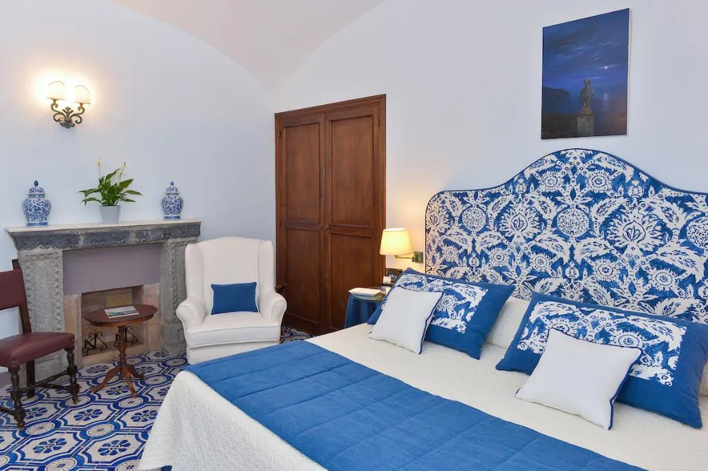 DOUBLE DELUXE WITH TERRACE Room, Villa Cimbrone, Naples