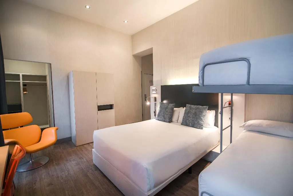 QUADRUPLE STANDARD Room, Petit Palace Canalejas, Seville