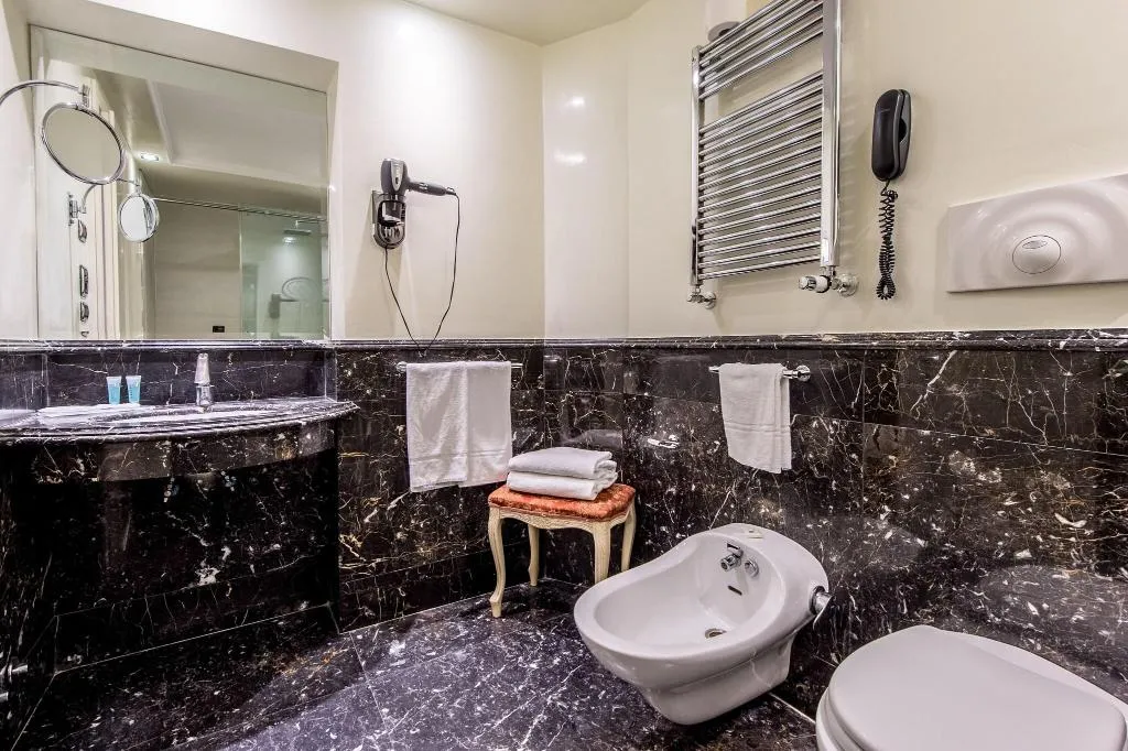 QUADRUPLE SUPERIOR Room, Trilussa Palace Congress & Spa, Rome