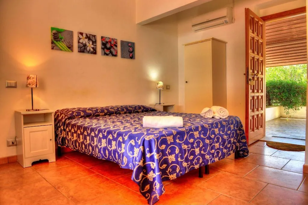 Room, Scilla e Cariddi Bed&Breakfast, Catania