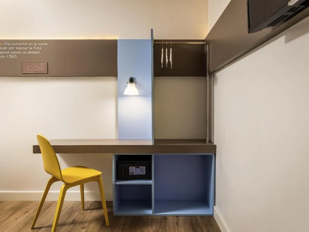 TRIPLE INNER Room, Ibis Styles Barcelona Centre, Barcelona