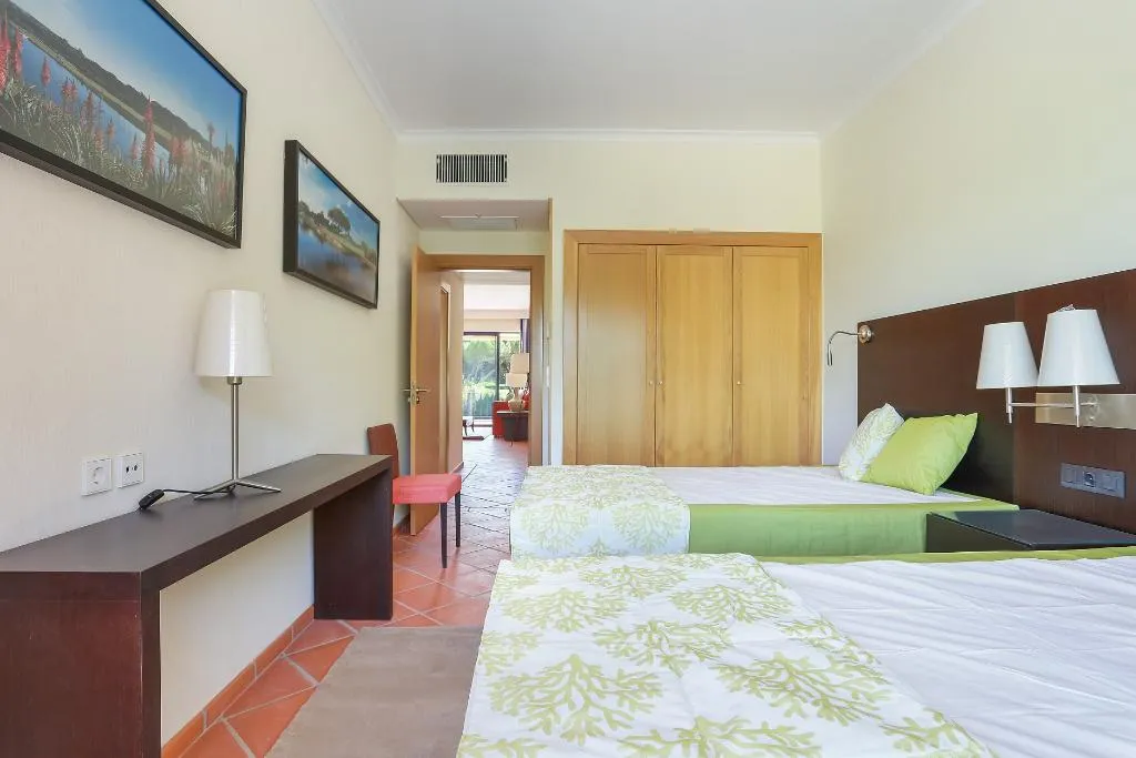 APARTMENT TWO BEDROOMS Room, F5 Vila Sol by Garvetur, Algarve