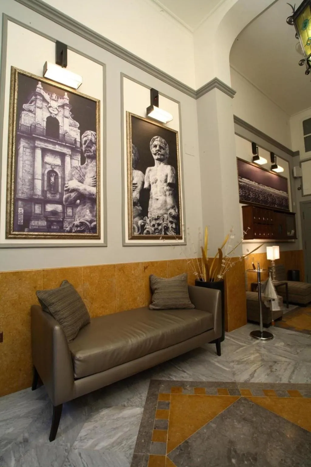 Lobby, Ambasciatori, Palermo