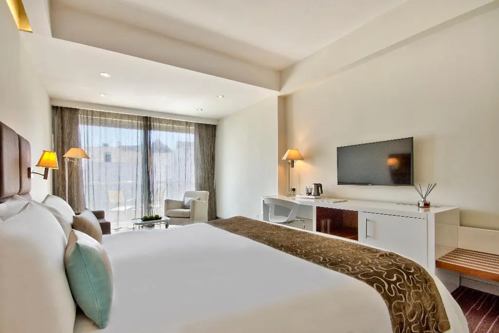 JUNIOR SUITE CAPACITY 1 Room, The George, Urban Boutique Hotel, Malta