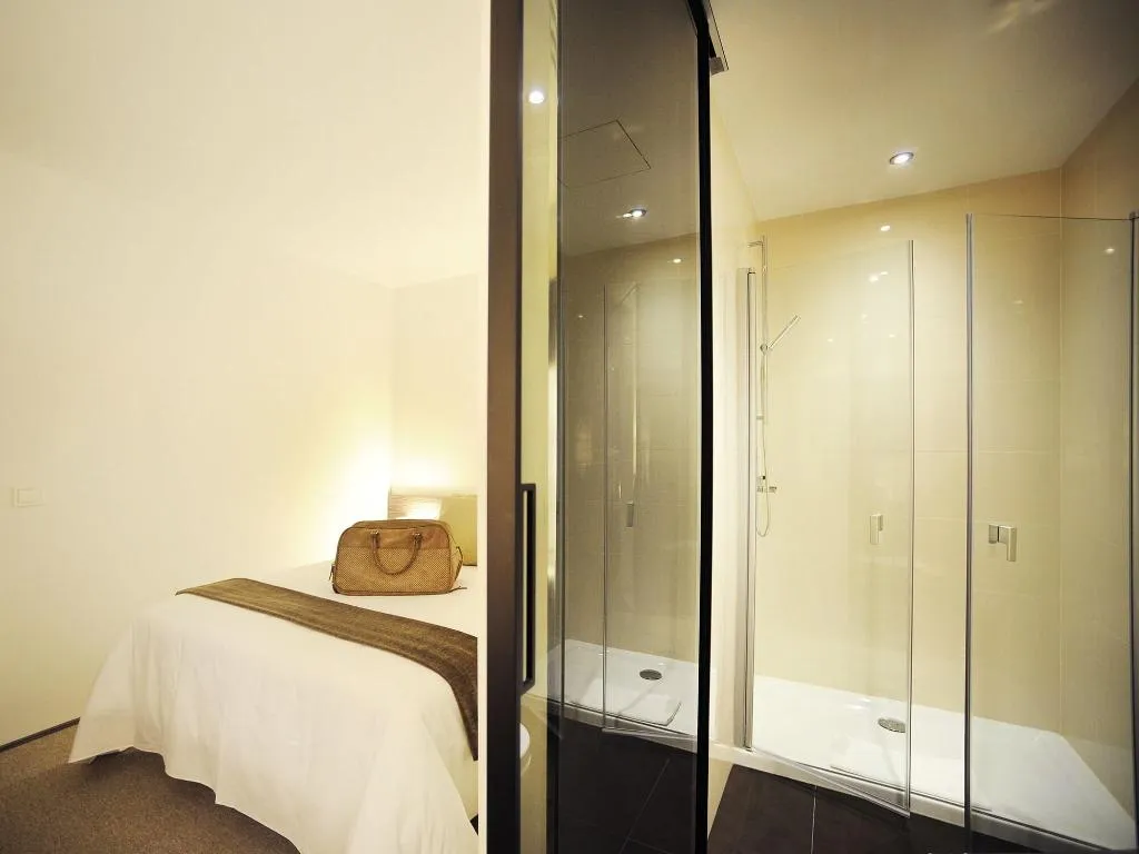 Room, Air Rooms Madrid by HelloSky, Madrid