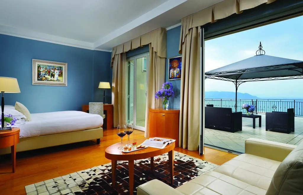 SUITE STANDARD Room, Raito, Naples