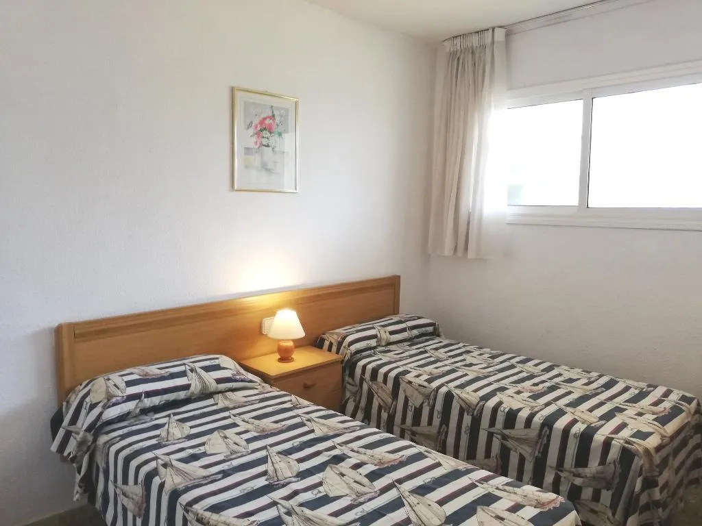 Room, Paradis, Costa Dorada