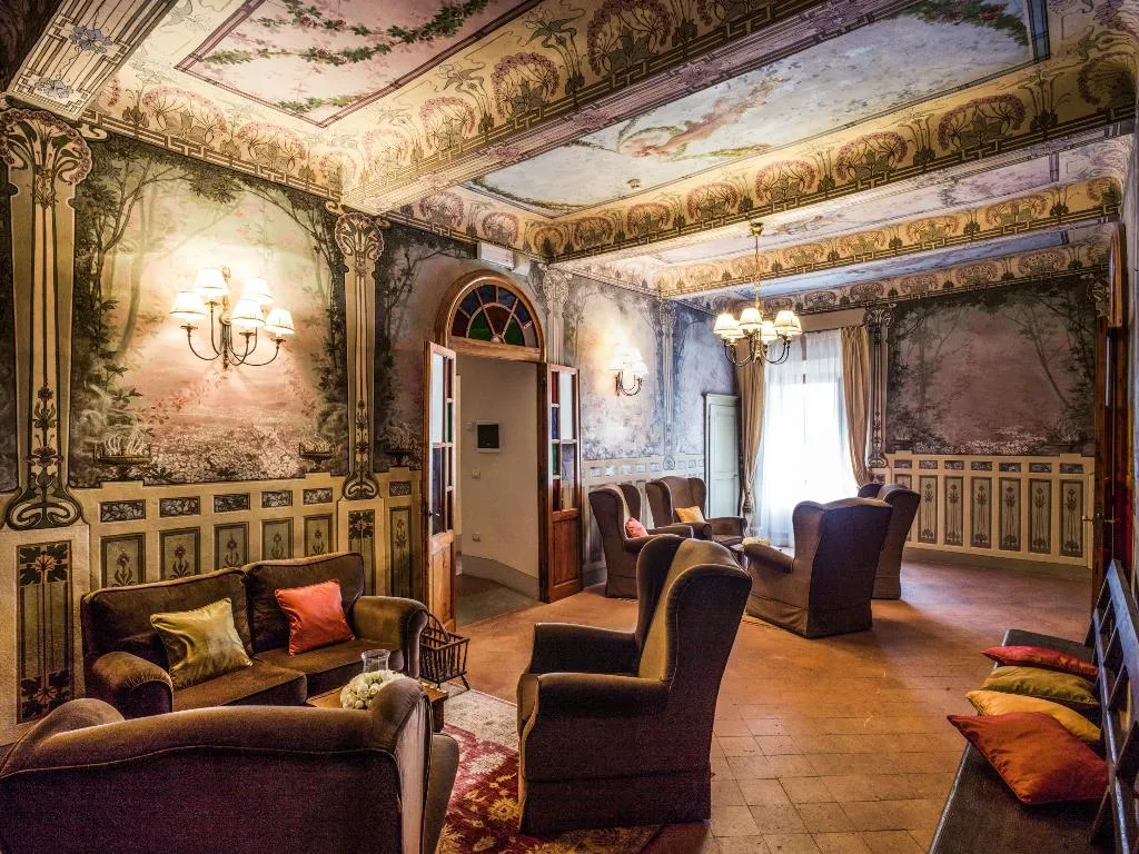Lobby, Palazzo San Niccolo, Florence