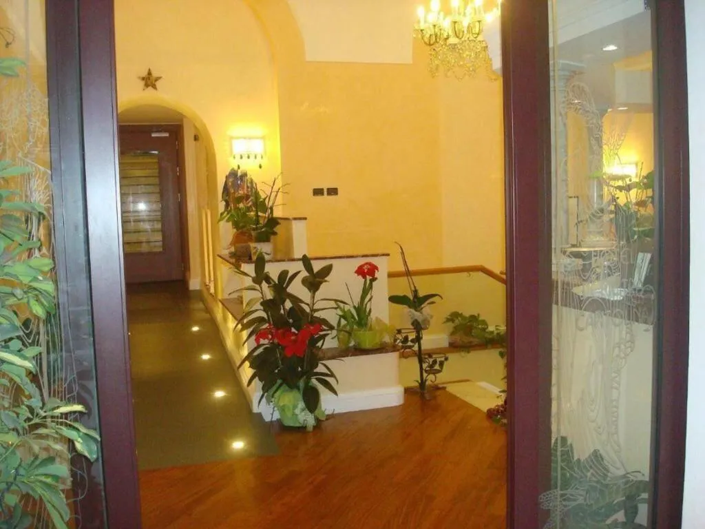 Lobby, Demetra Capitolina, Rome