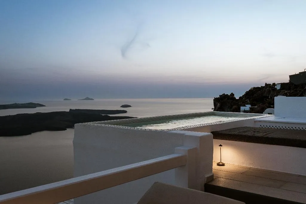 SUITE WITH PRIVATE POOL Room, Aqua Luxury Suites, Santorini