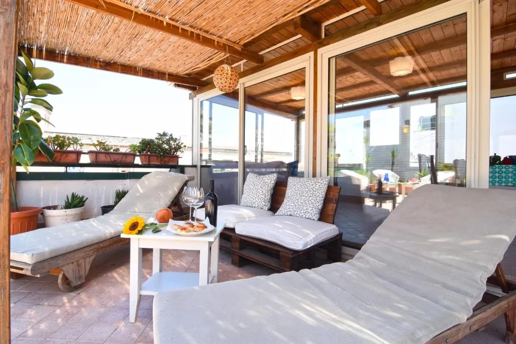 APARTMENT WITH TERRACE Room, Case Così Apartments Napoli, Naples