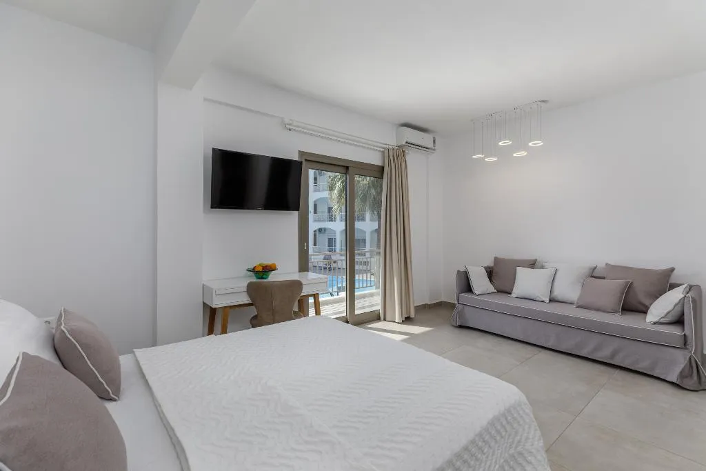 JUNIOR SUITE POOL VIEW Room, Stavros Beach Hotel Resort, Thessaloniki