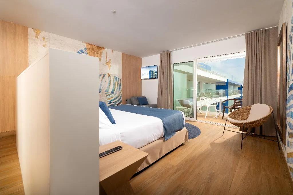 TRIPLE DELUXE POOL VIEW Room, L'Azure Hotel, Costa Brava