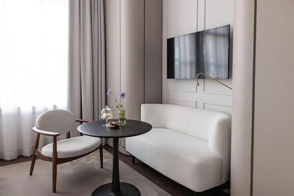 JUNIOR SUITE KING SIZE BED Room, Pillows Maurits At The Park, Amsterdam