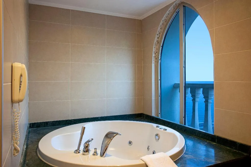 SUITE STANDARD Room, Crowne Plaza Antalya, Antalya