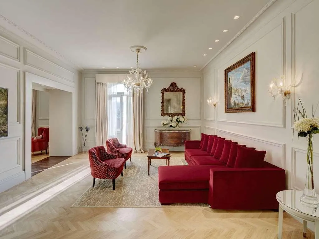 Room, Grand Palazzo Della Fonte, Rome