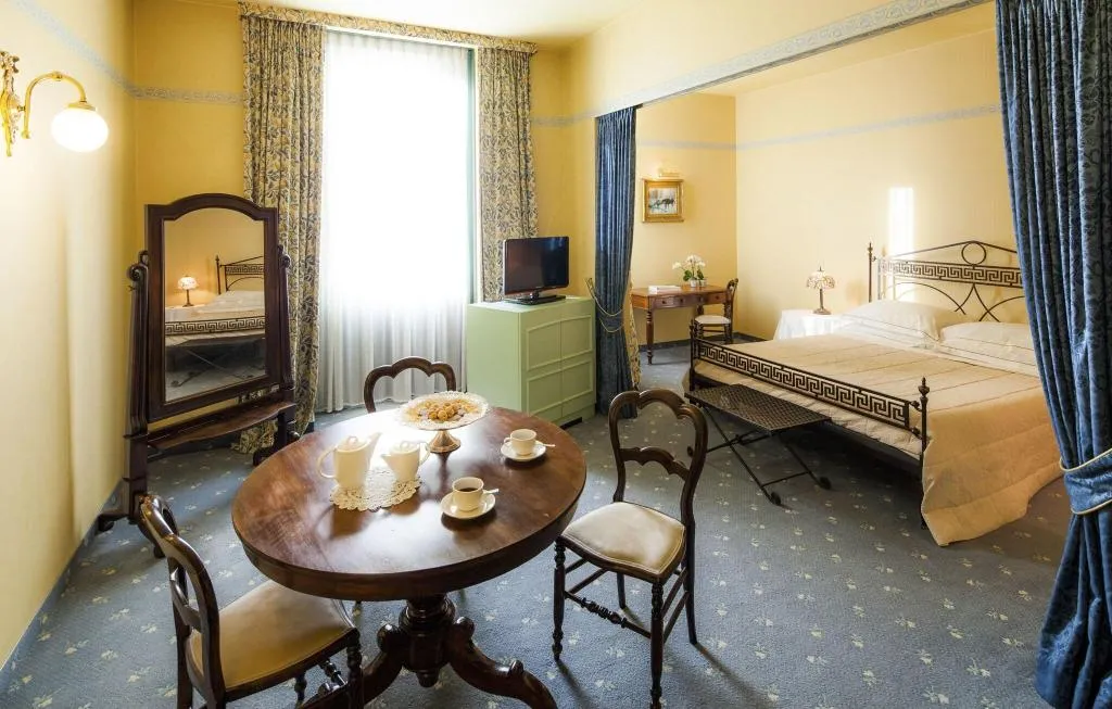 JUNIOR SUITE KING SIZE BED Room, Cosmo Hotel Torri (Vimercate MI), Milan