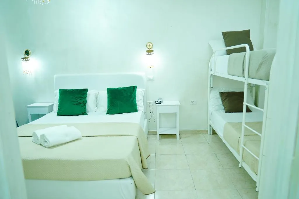 QUADRUPLE STANDARD Room, Bee Queen Hotel, Naples
