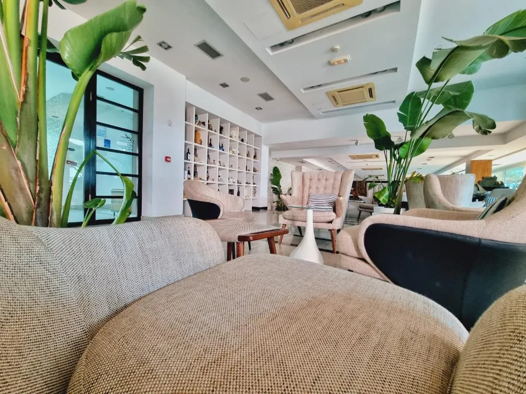 Lobby, Jona Split Rooms, Split