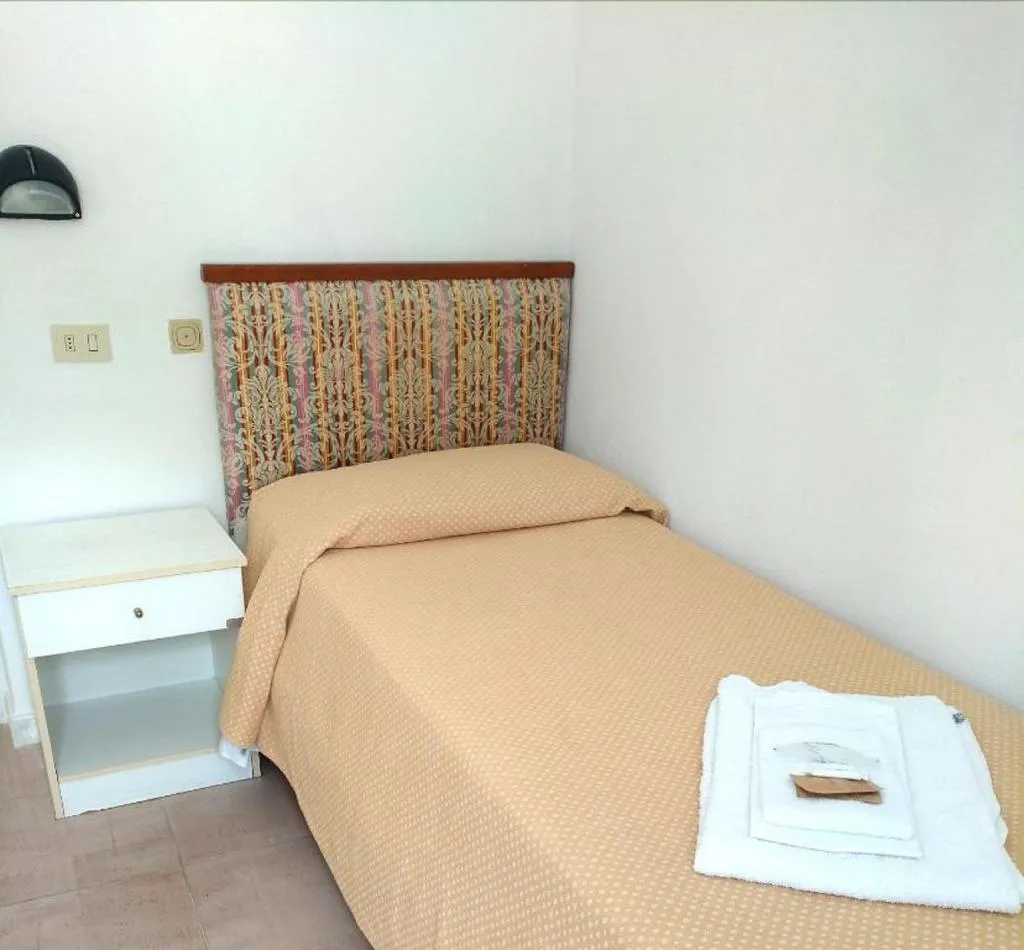 SINGLE STANDARD Room, La Maggioressa, Naples