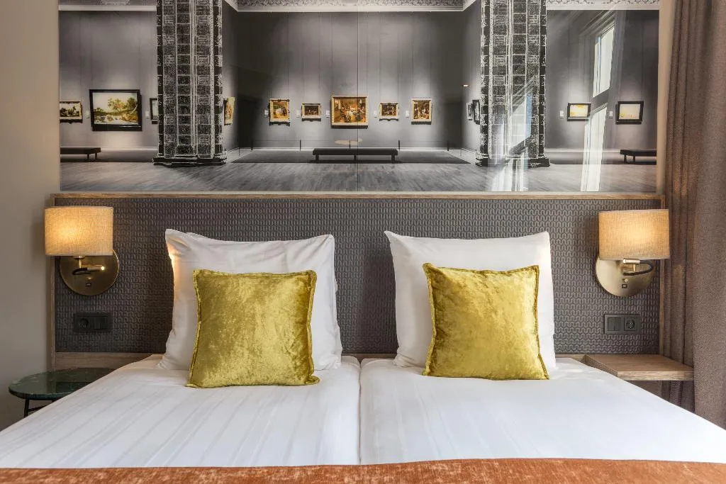 Double or Twin STANDARD Room, Leonardo Hotel Amsterdam Museum Quarter, Amsterdam