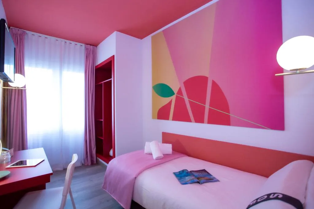 SINGLE STANDARD Room, Casual Colours Barcelona, Barcelona