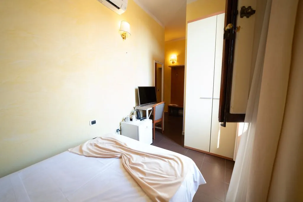 SINGLE STANDARD Room, Angelica, Florence