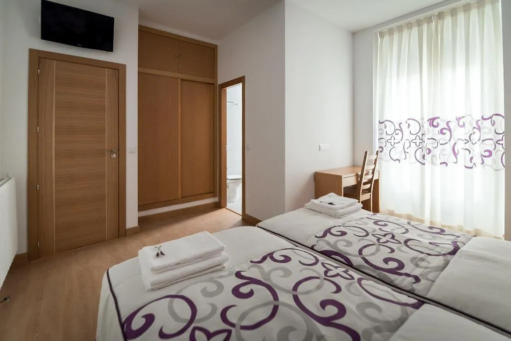 TWIN STANDARD Room, Hostal Carracedo, Madrid