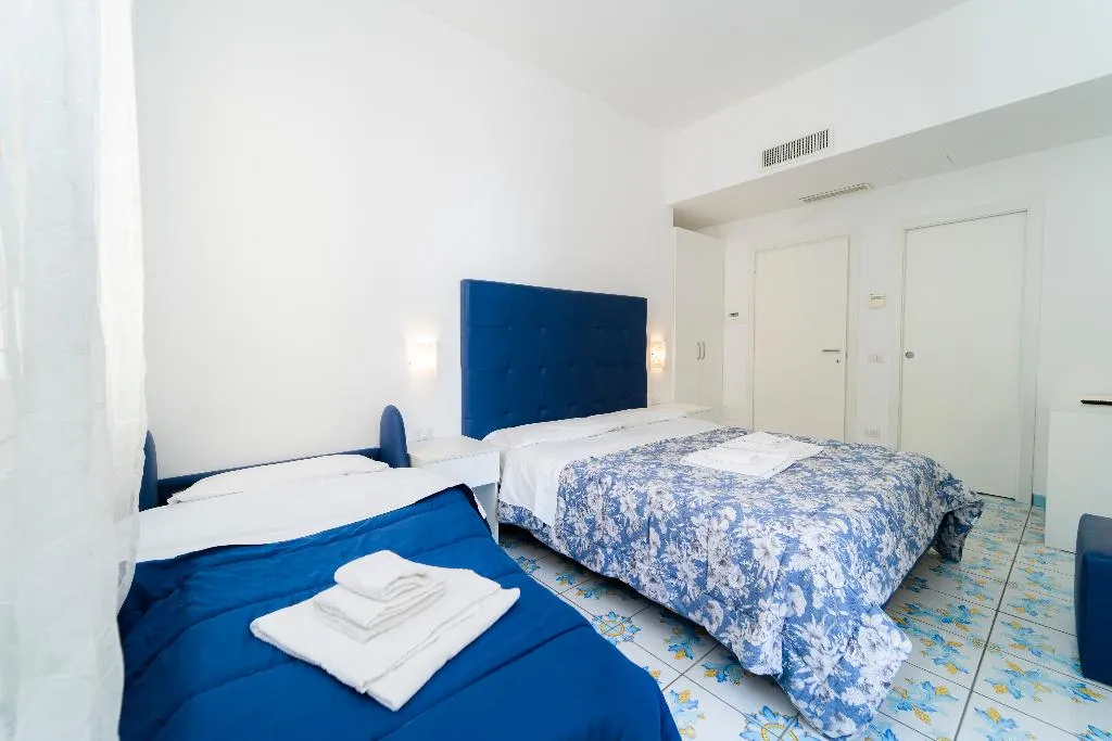 TRIPLE STANDARD Room, La Casa Di Aurora, Naples