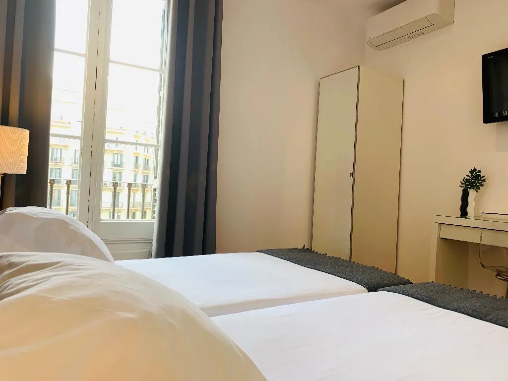 TWIN Shared external bathroom Room, Super Balmes Guest House, Barcelona