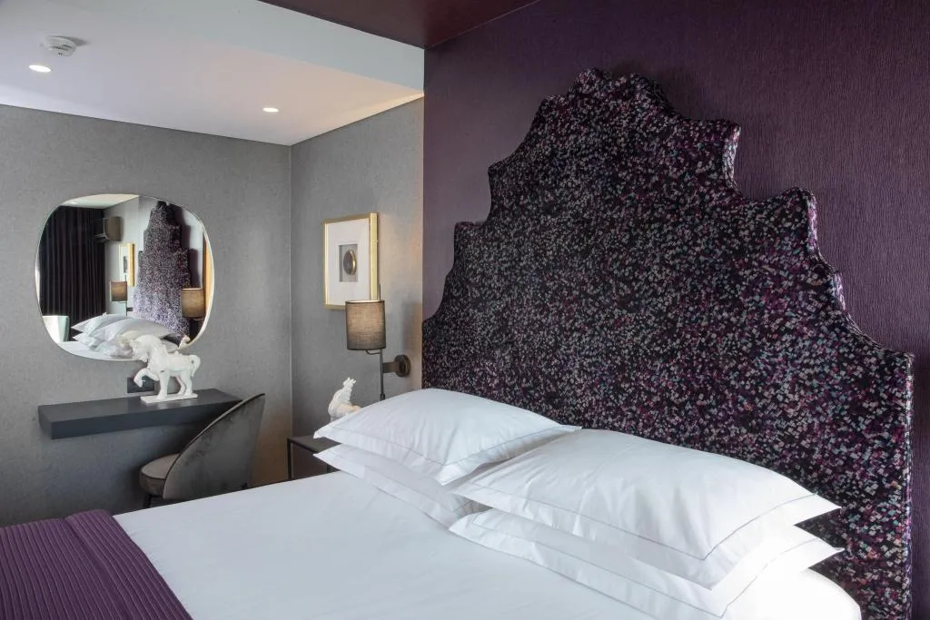 Room, President, Athens