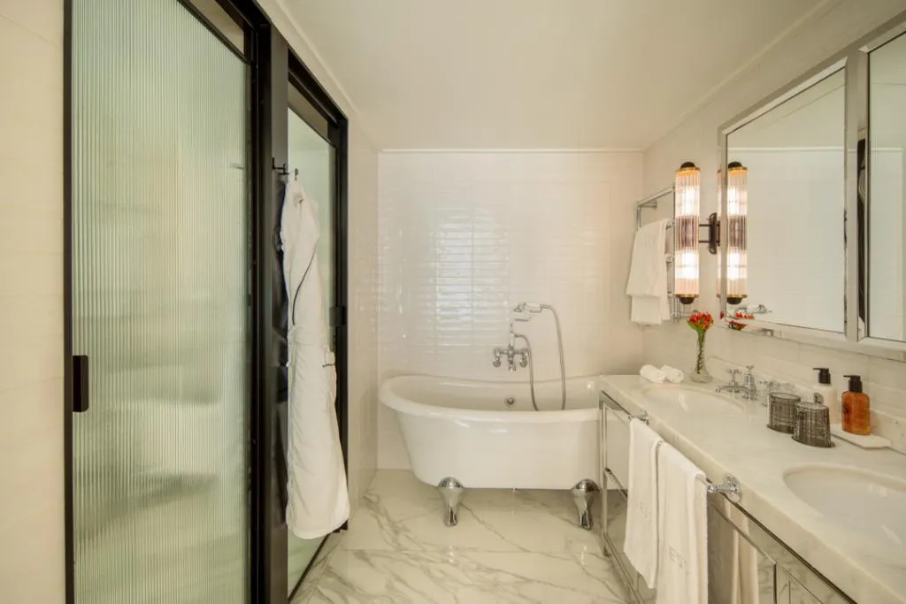SINGLE KING BED WITH JACUZZI Room, Bless Hotel Madrid, a member of The Leading Hotels, Madrid