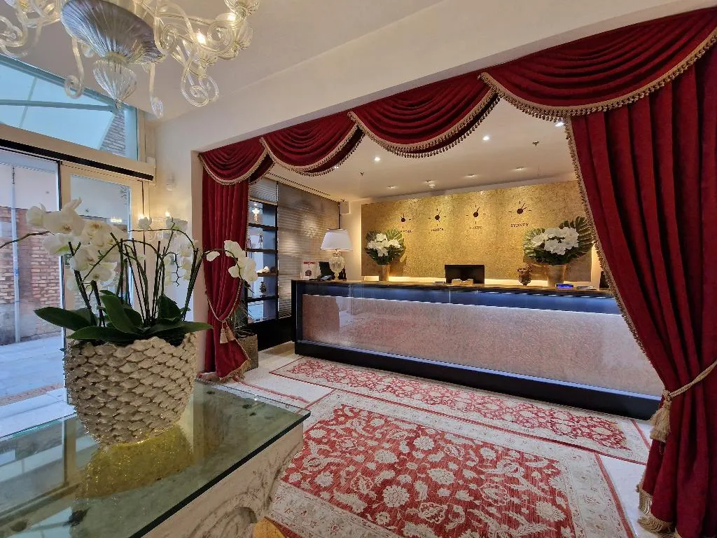 Lobby, A La Commedia, Venice