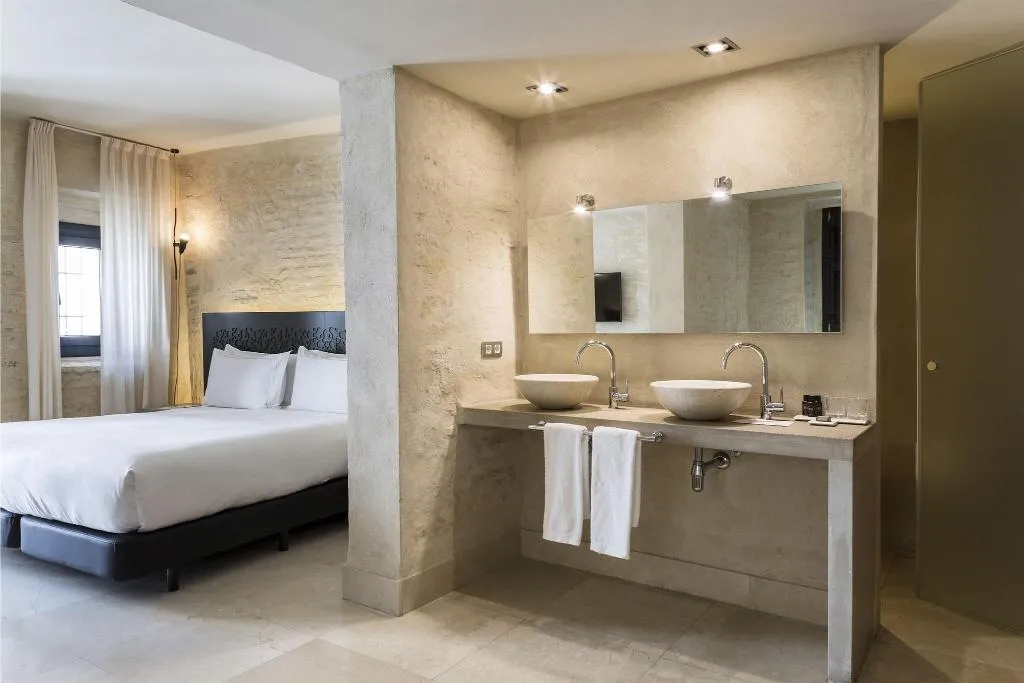 JUNIOR SUITE WITH VIEWS Room, Mercer EME Catedral Hotel, Seville