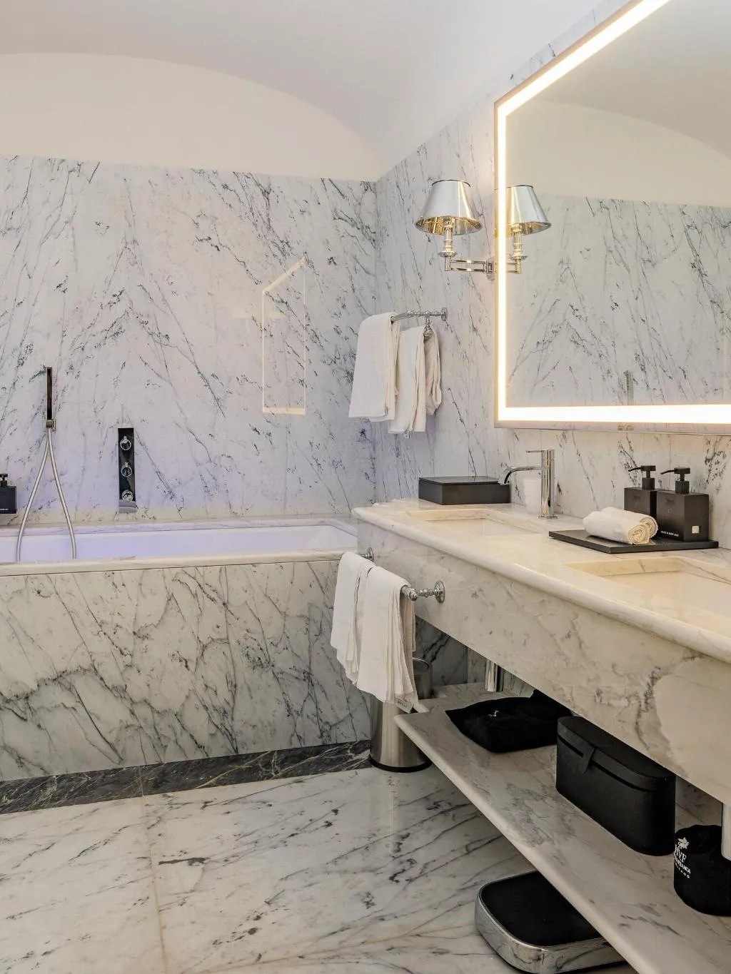 SUITE KING SIZE BED Room, Villa Franca, Naples