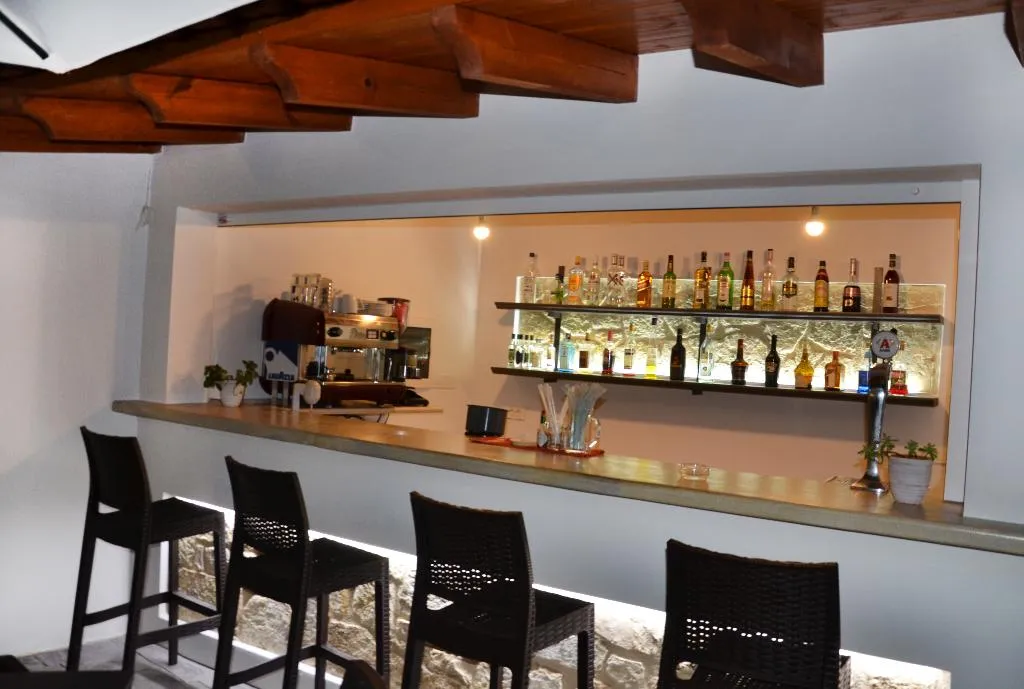 Bar, Ledra Maleme, Crete