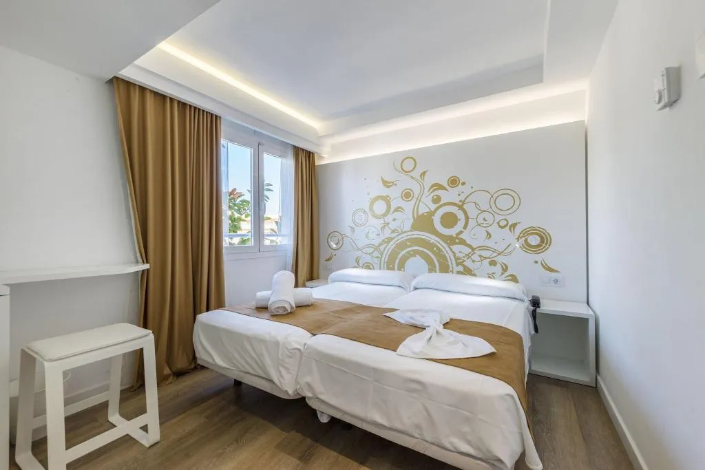 JUNIOR SUITE TWO BEDS Room, Welikehotel Triton Beach, Majorca