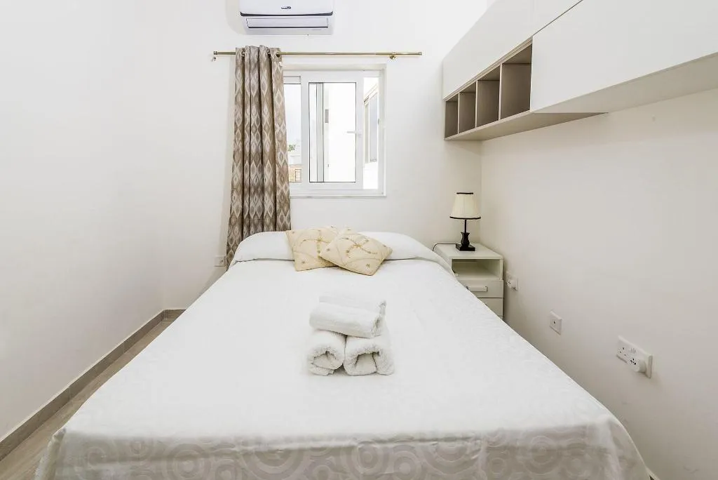 Room, Isola Del Mar Home, Malta