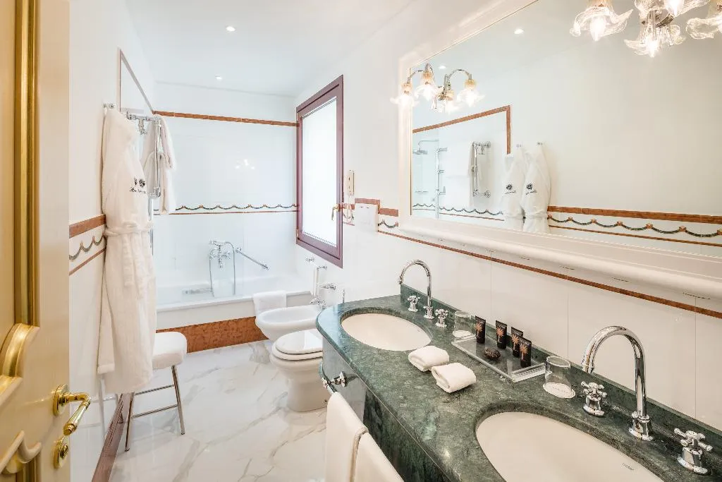 DOUBLE DELUXE Room, Baglioni Hotel Luna, Venice