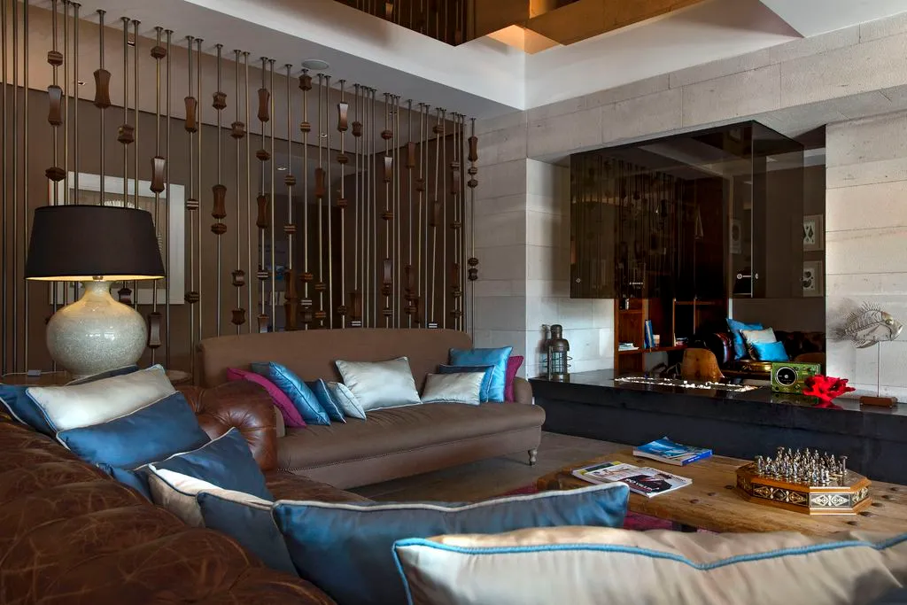 Lobby, Marti Hemithea, Dalaman