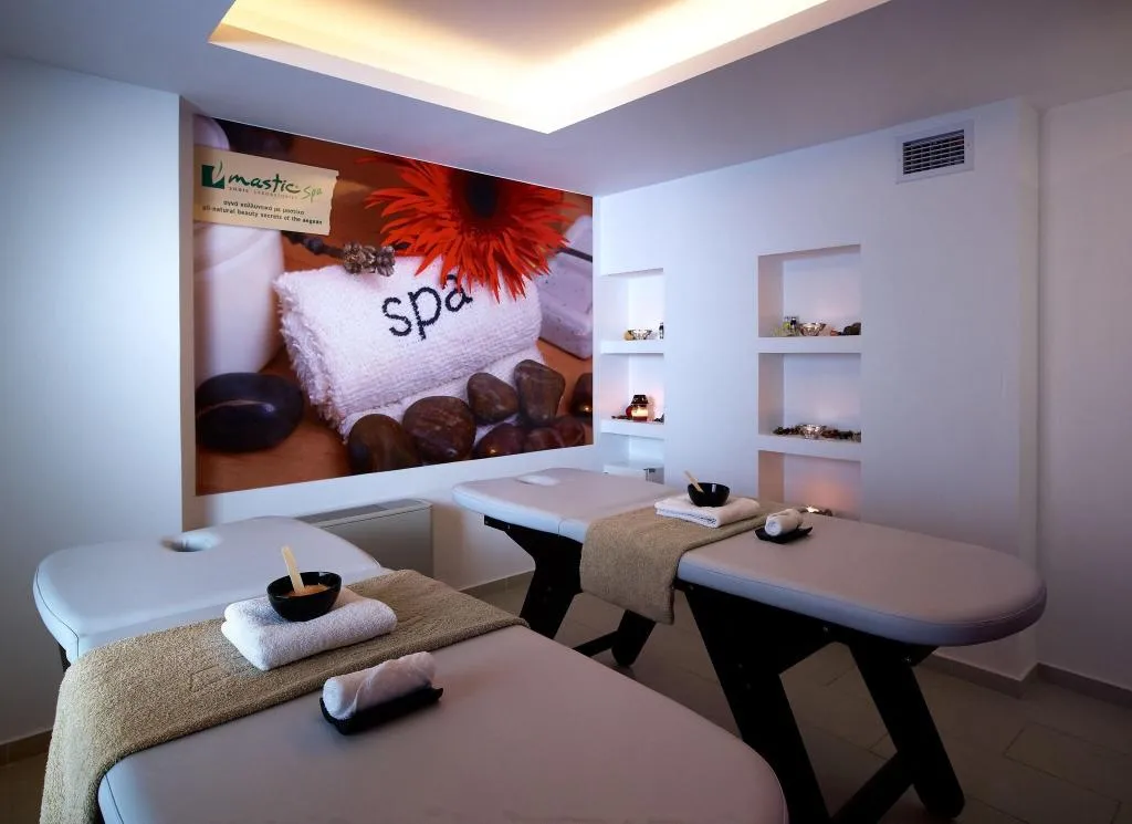 Sports and Entertainment, Albatros, Crete