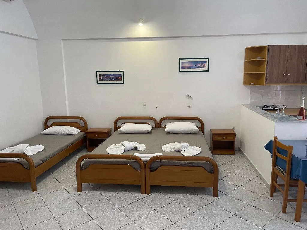 TRIPLE CLASSIC Room, Tarelis Apartmens Studios, Santorini
