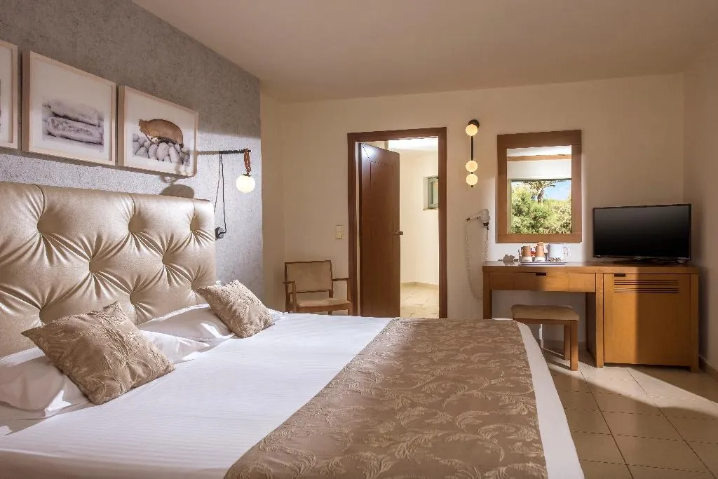 FAMILY ROOM TWO BEDROOMS WITH PRIVATE POOL Room, Bella Beach, Crete