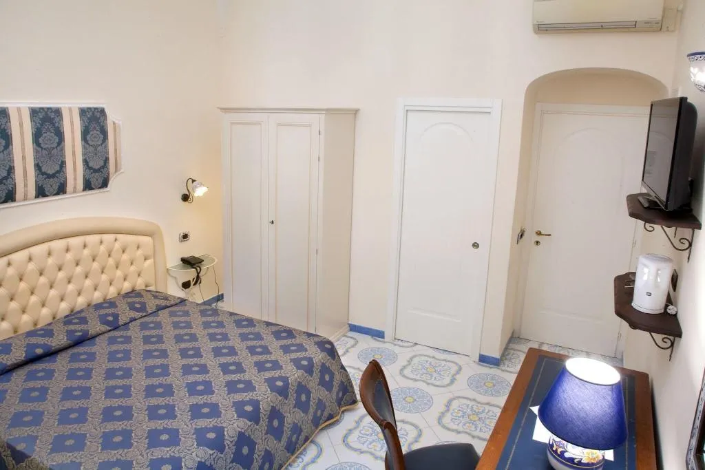 JUNIOR SUITE QUEEN SIZE BED Room, L'Antico Convitto, Naples