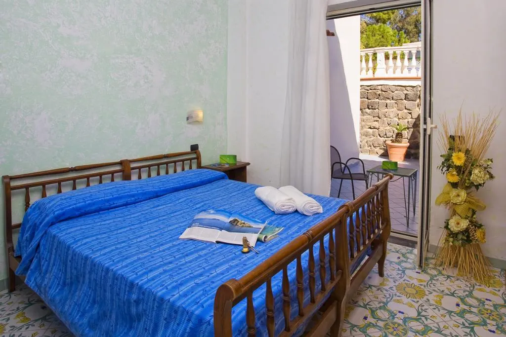TRIPLE BASIC Room, Hotel Isolaverde, Naples