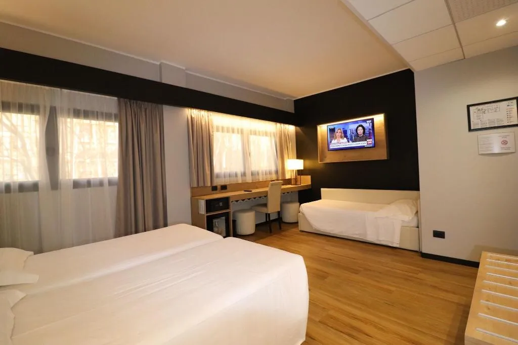 TRIPLE SUPERIOR Room, Hotel Domenichino, Milan