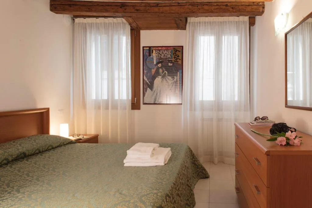 APARTMENT CAPACITY 2 ONE BEDROOM Room, Appartamenti Commercio & Pellegrino, Venice
