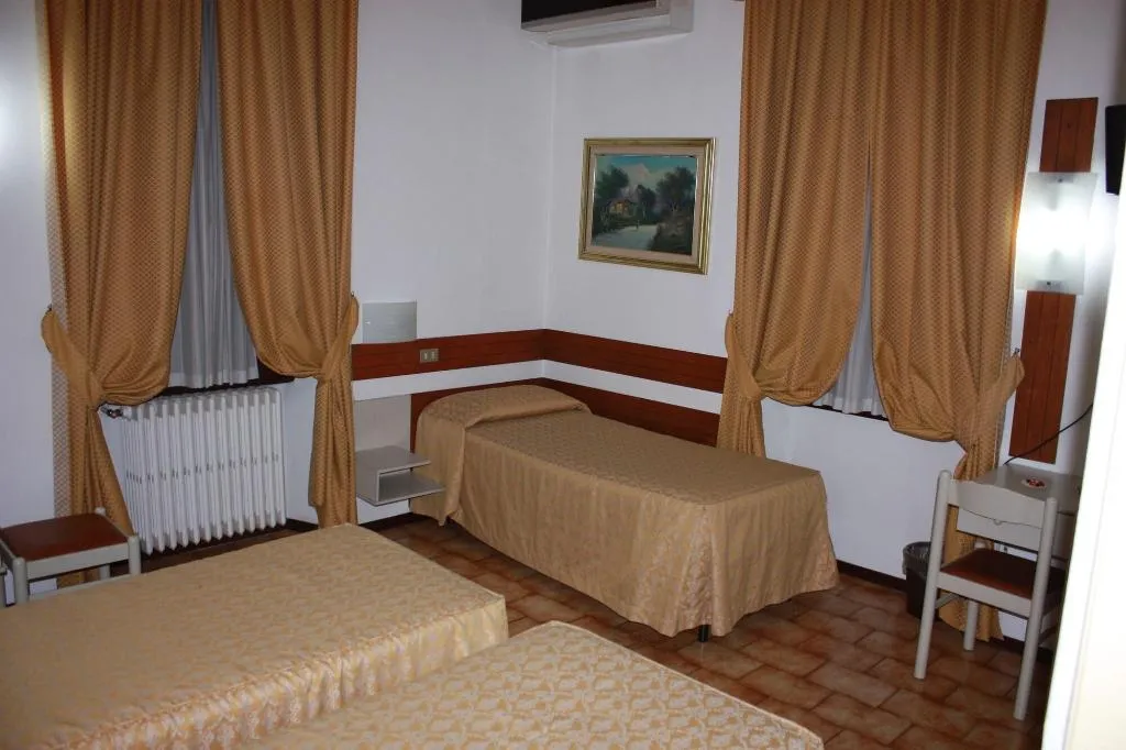 Room, Piccolo Hotel, Milan