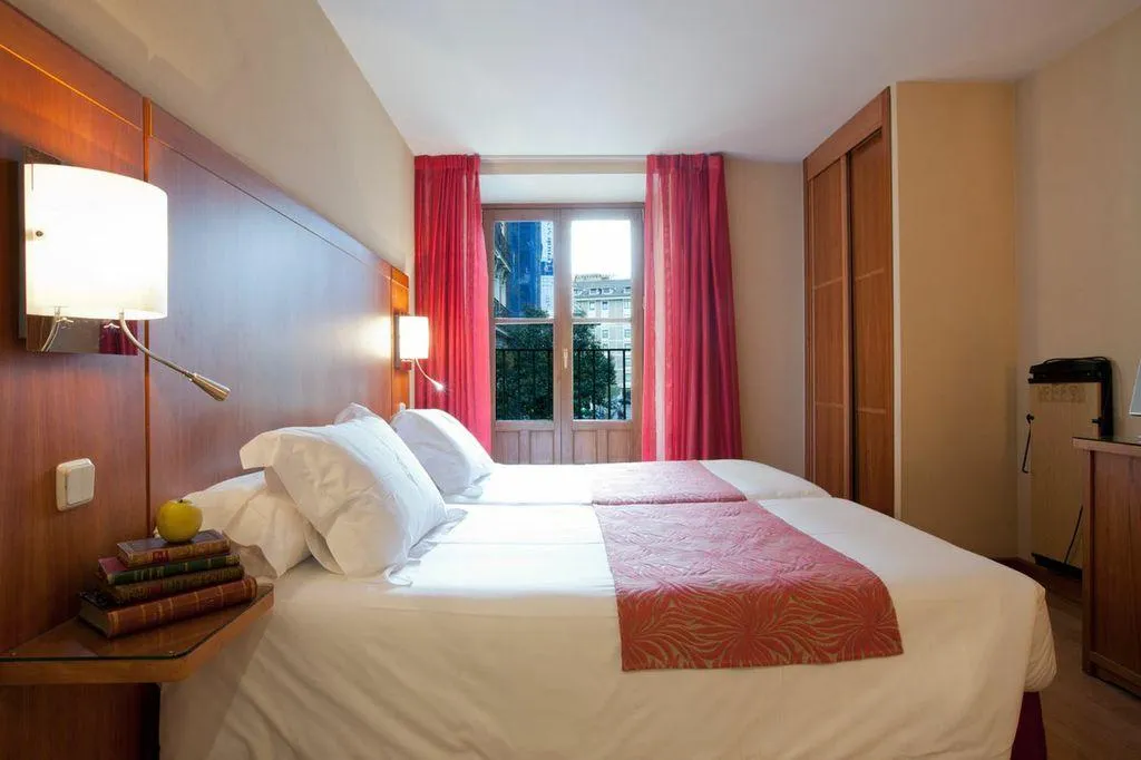 Room, Hotel Ateneo, Madrid